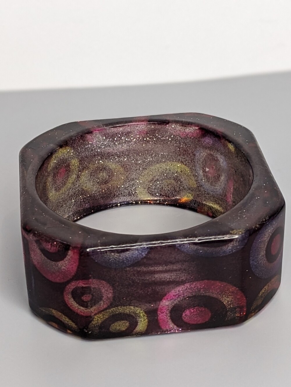 Vintage Hex Shaped Plum Lucite Confetti Bangle With Gold And Pink Embedded Disks